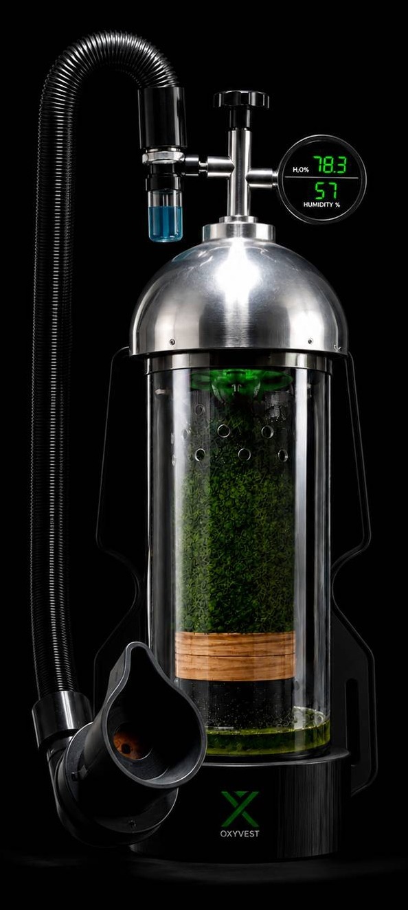 OxyVest full system: sealed moss cylinder, regulator, live humidity readout and mouthpiece